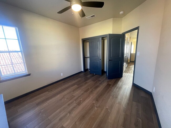 Building Photo - 2 story town home in a gated community in ...