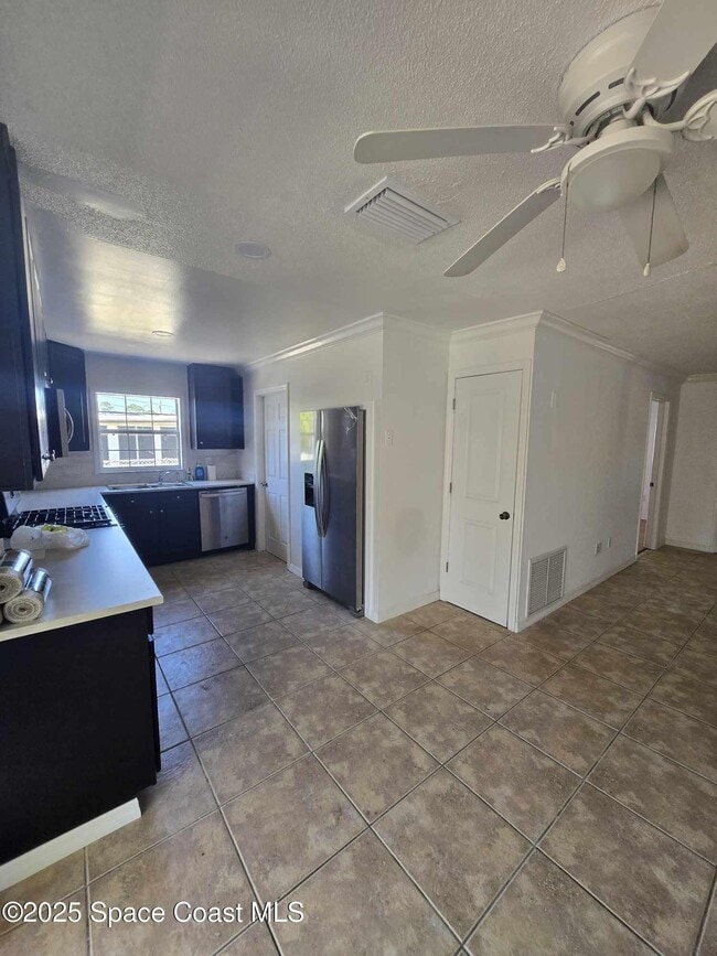 Building Photo - 261 Narvaez Dr