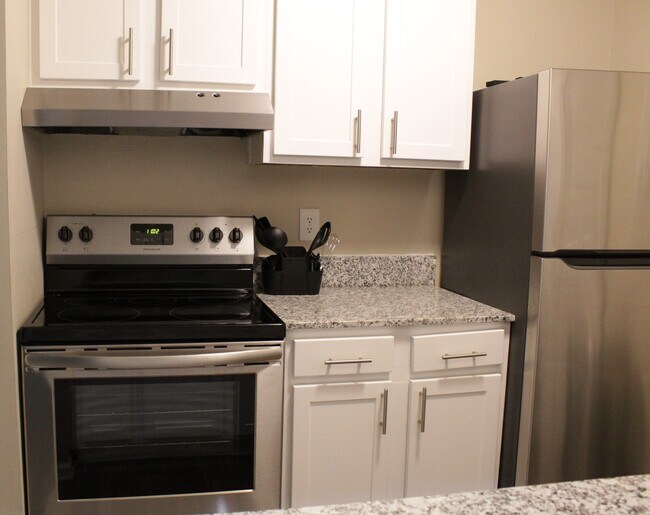 Stillwater at Grandview Cove Apartments 3714 Grandview Dr