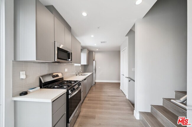 Foto del edificio - 1223 Hayworth Ave