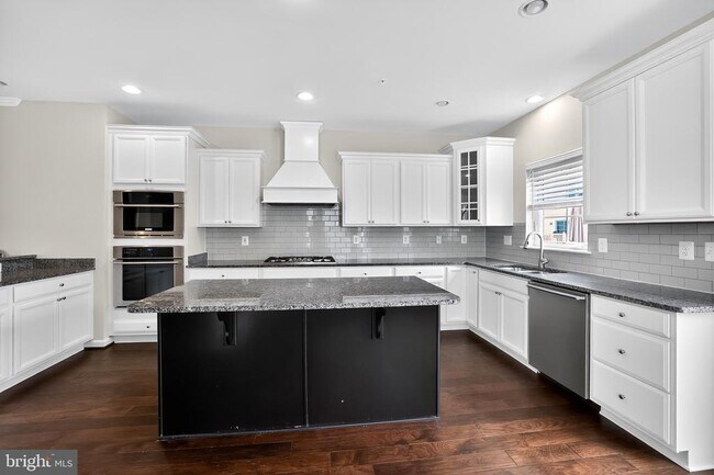 Building Photo - 7049 Banbury Dr