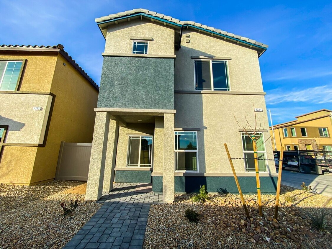 Primary Photo - GATED 3 BED 2 BATH 2 CAR GARAGE SINGLE FAM...