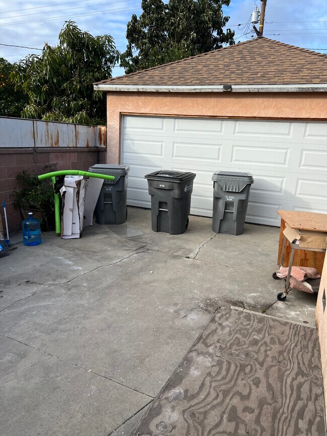 Garage and Driveway - 3973 Lugo Ave