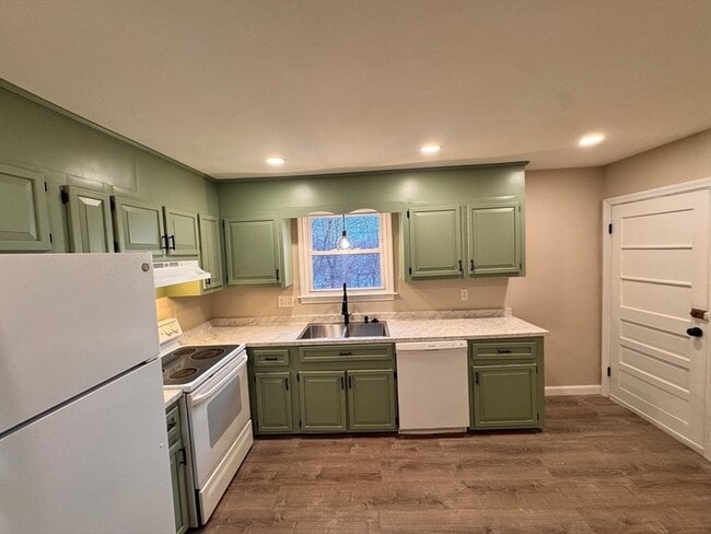 Building Photo - 34 Gates Ln