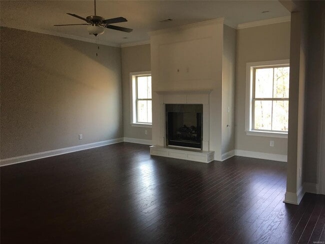 Foto del edificio - 353 Sydney Dr S