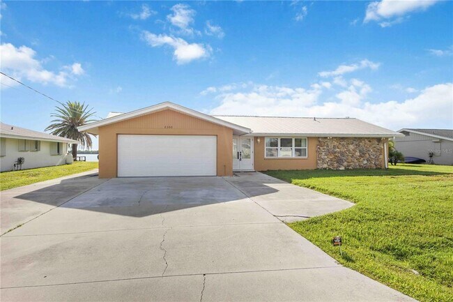 Building Photo - 2300 Harbour Dr