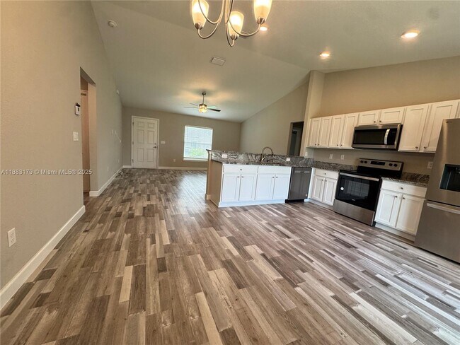 Foto del edificio - 12849-12873 SW 73rd Ave Rd