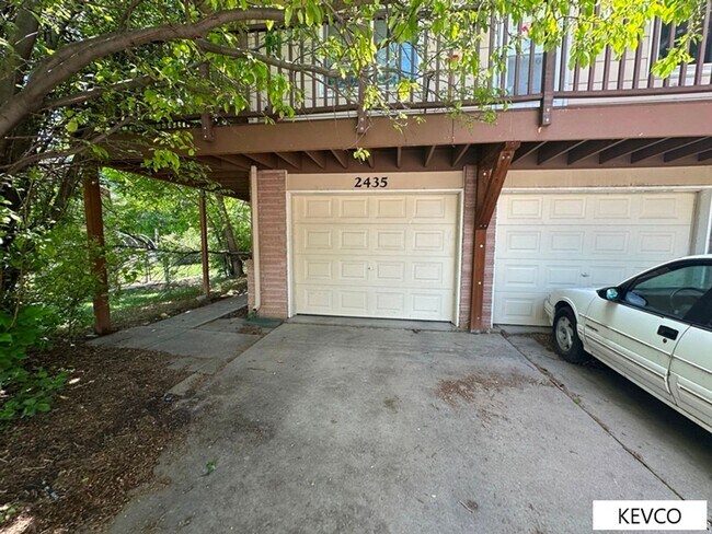 Foto del edificio - 2433-2435 Crabtree Dr
