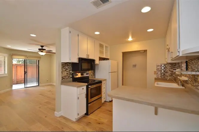 Primary Photo - 5055 Valley Crest Dr