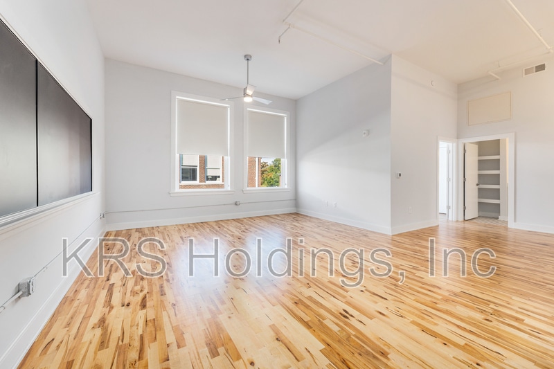 Primary Photo - 306 N Road St
