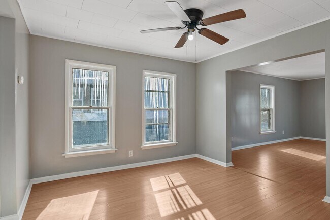 Foto del edificio - 213 Fletcher Ave