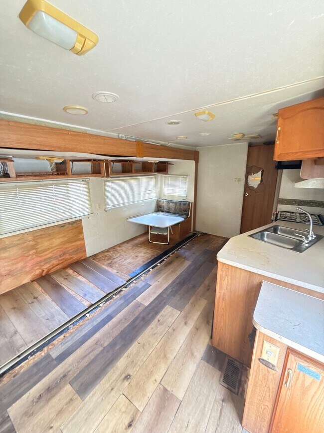 Foto del edificio - 622 N Beach St