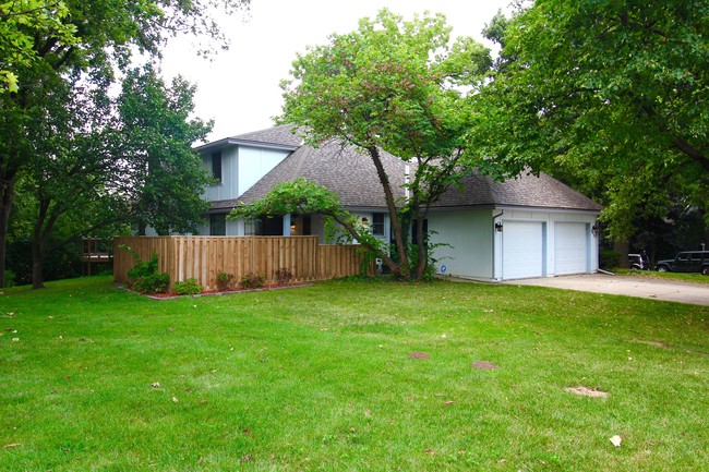 Building Photo - 4030 N Briarcliff Rd