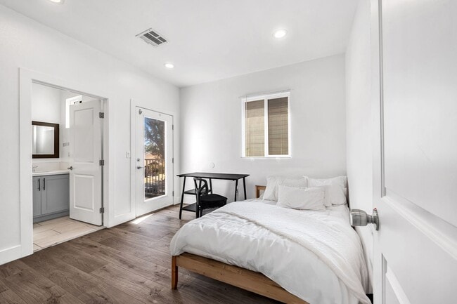 Building Photo - Soho Partners 1235