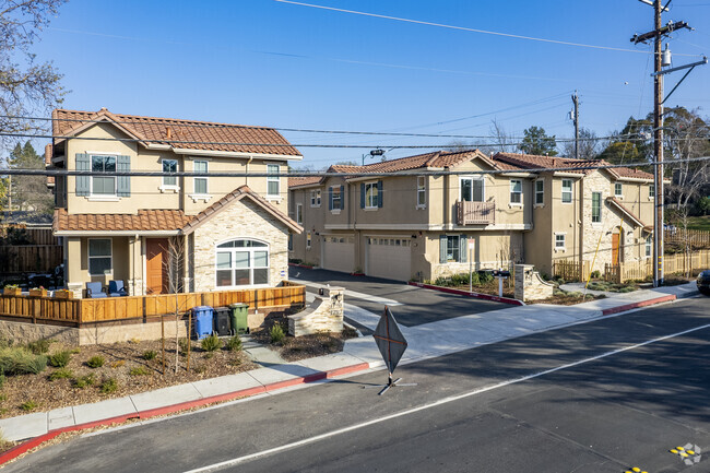 Foto del edificio - Coral Homes Duplexes