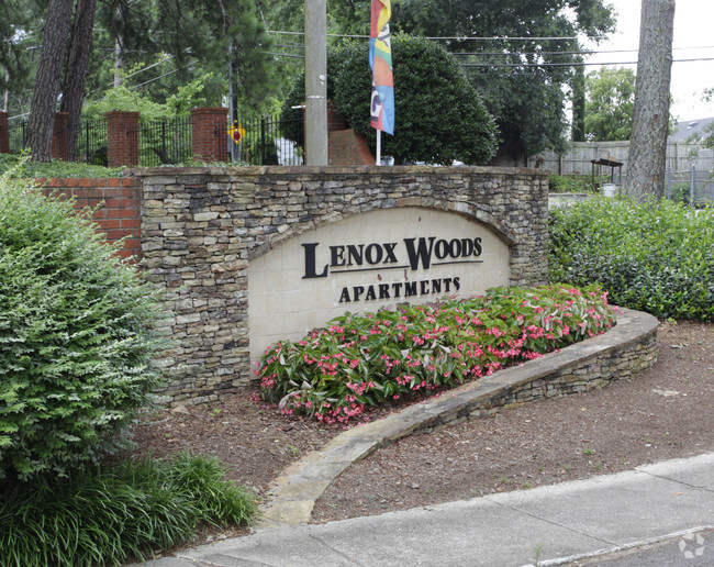 Foto del edificio - Lenox Woods