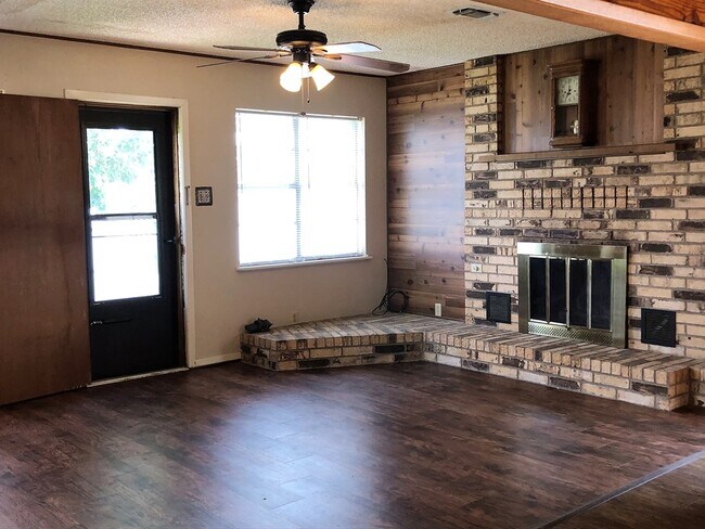 Building Photo - 2206 Joy Rd