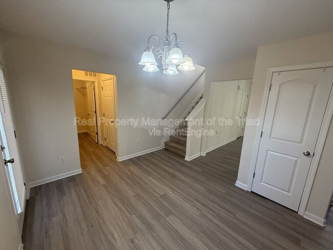 Foto del edificio - 2318 Deerbrook Forest Ln