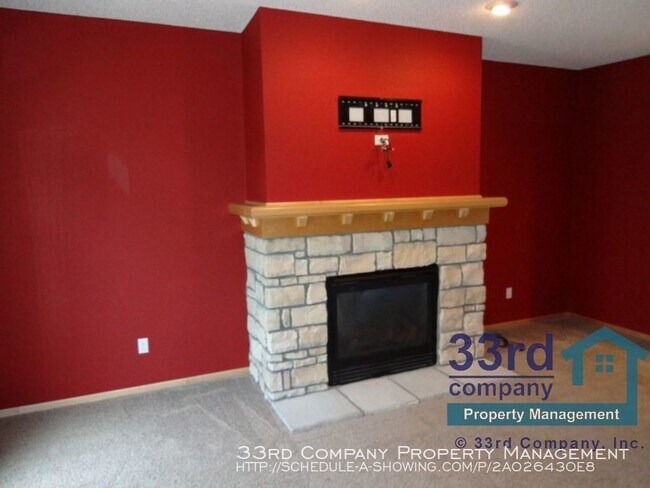 Building Photo - Modern Townhome in Maplewood