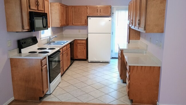 Building Photo - 1556 Stoney Creek Dr