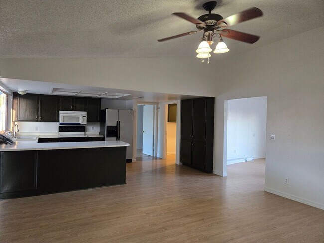 Building Photo - 3 Bedroom Single Family Home in Phoenix