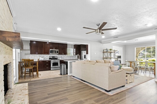 Building Photo - 13910 Ella Lee Ln