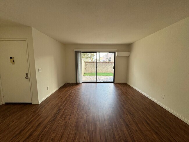 Foto del edificio - 1Bd/1Ba Condo in Gated Huntington Beach Co...