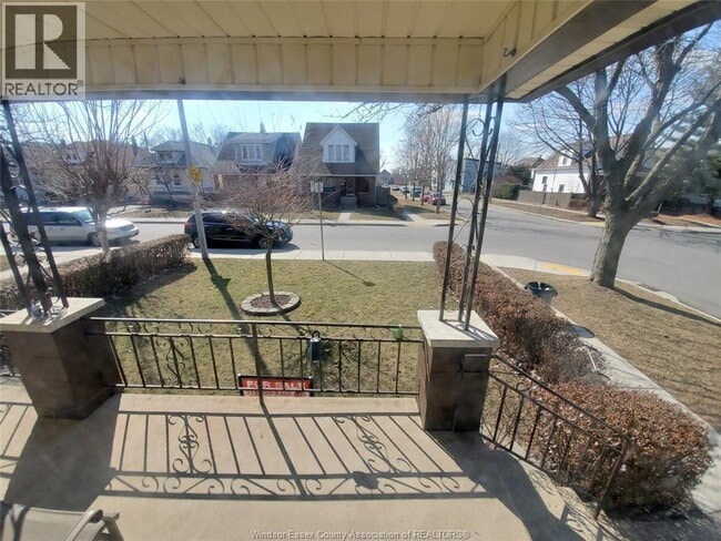 Photo du bâtiment - 1102 HALL