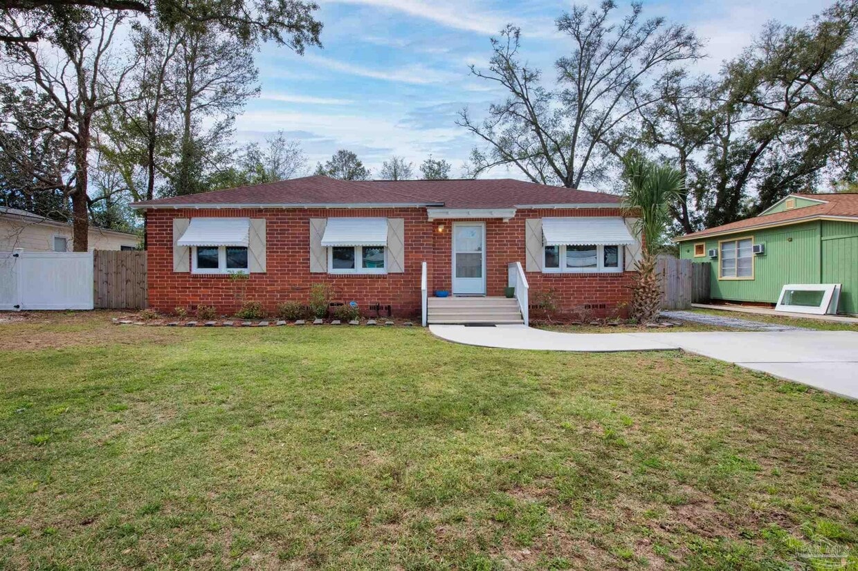 Foto principal - 303 SE Gilliland Rd