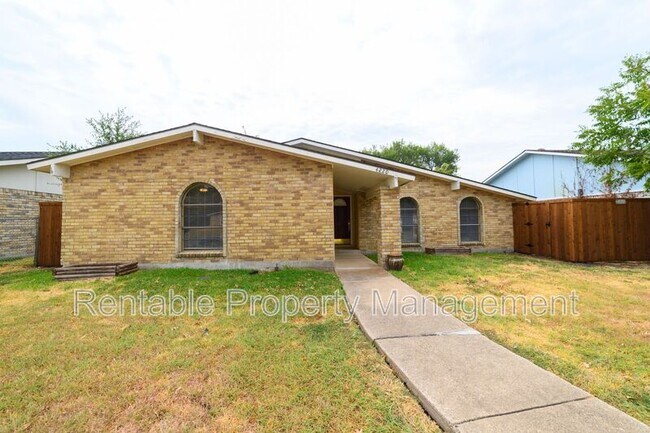 Building Photo - 4220 Woodbluff Dr