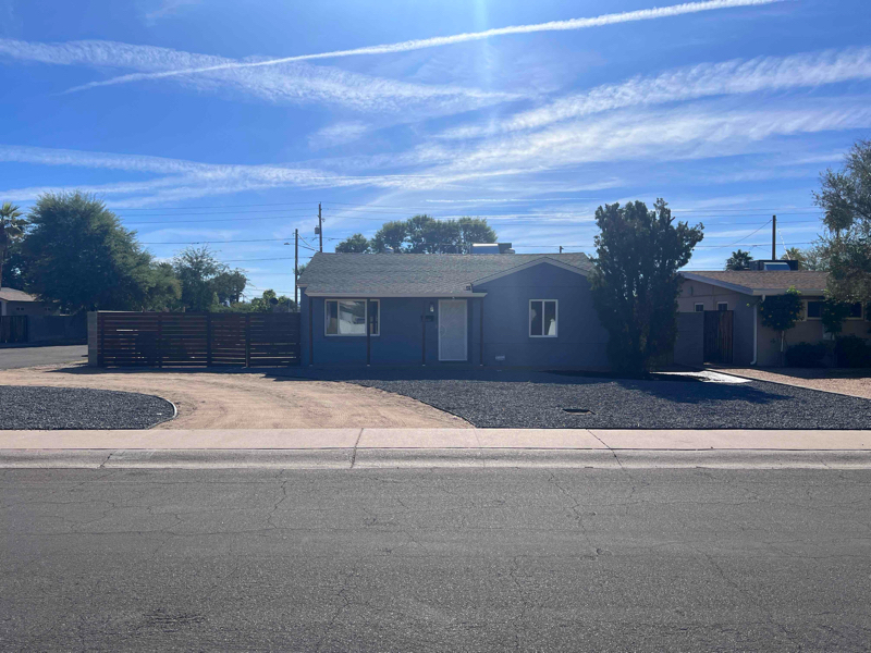 Primary Photo - 1601 W Roma Ave