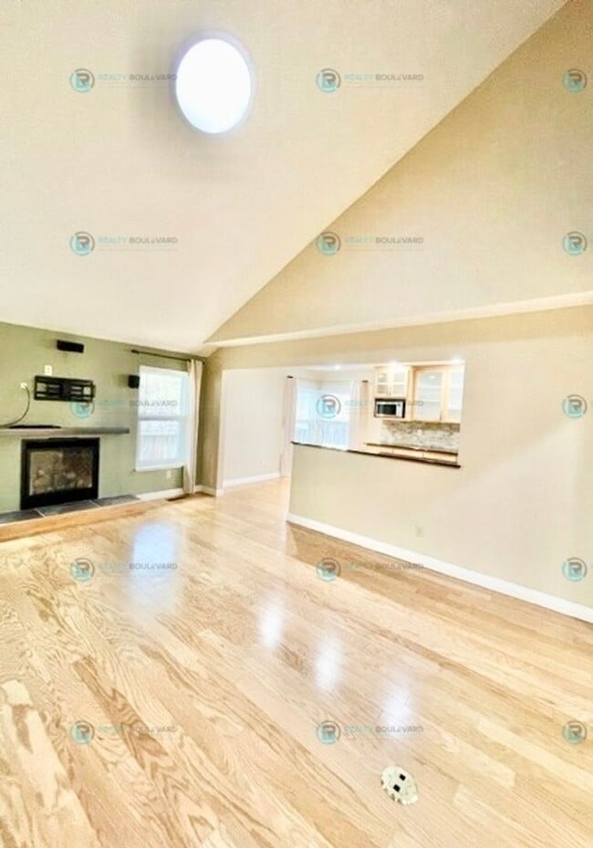 Building Photo - Beautiful- 4 Bedroom, 3 Bath, 3 Car Garage, NW Reno!