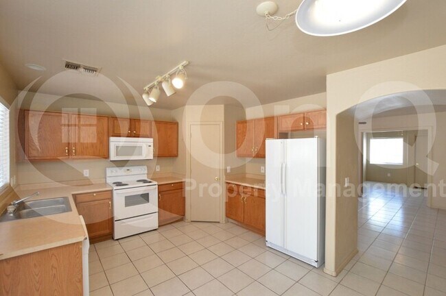 Building Photo - 12922 W Paradise Dr