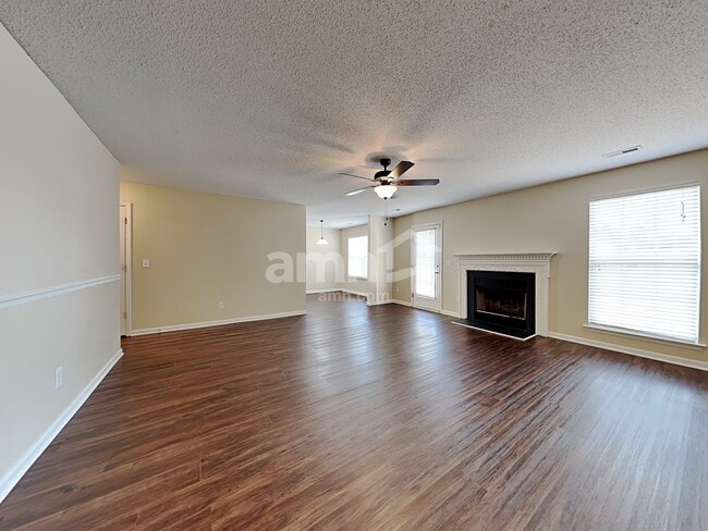 Foto del edificio - 430 Old Wood Ln