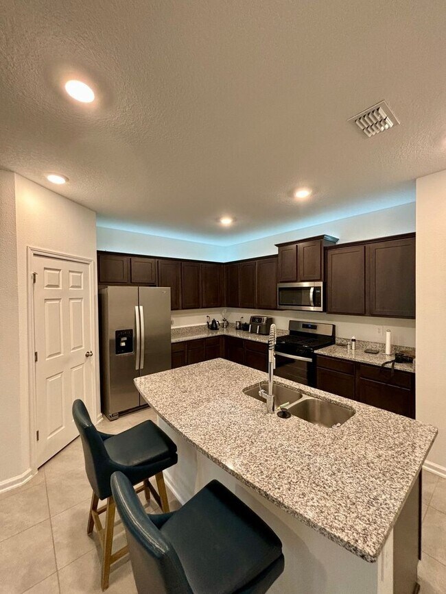 Building Photo - 3BR - 2 1/2 Bath Townhome in Saint Augusti...