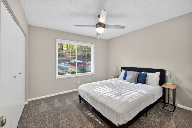 Building Photo - 1830 Lantern Ridge Dr