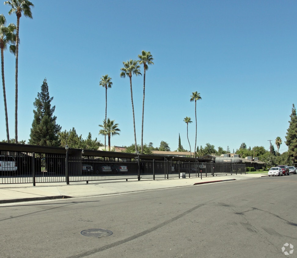 Foto del edificio - 4933 N Harrison Ave
