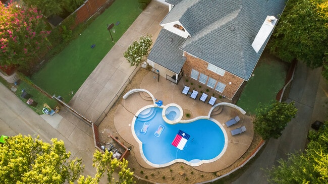 Photo - 600 Post Oak Dr House