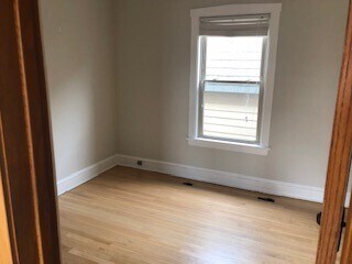 Foto principal - 5855 N Melvina Ave