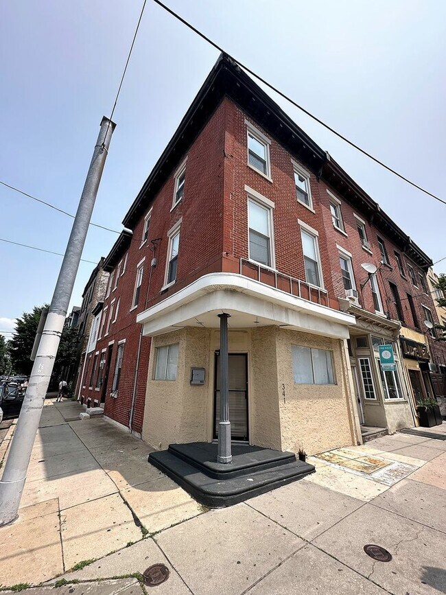 Building Photo - 341 W Girard Ave