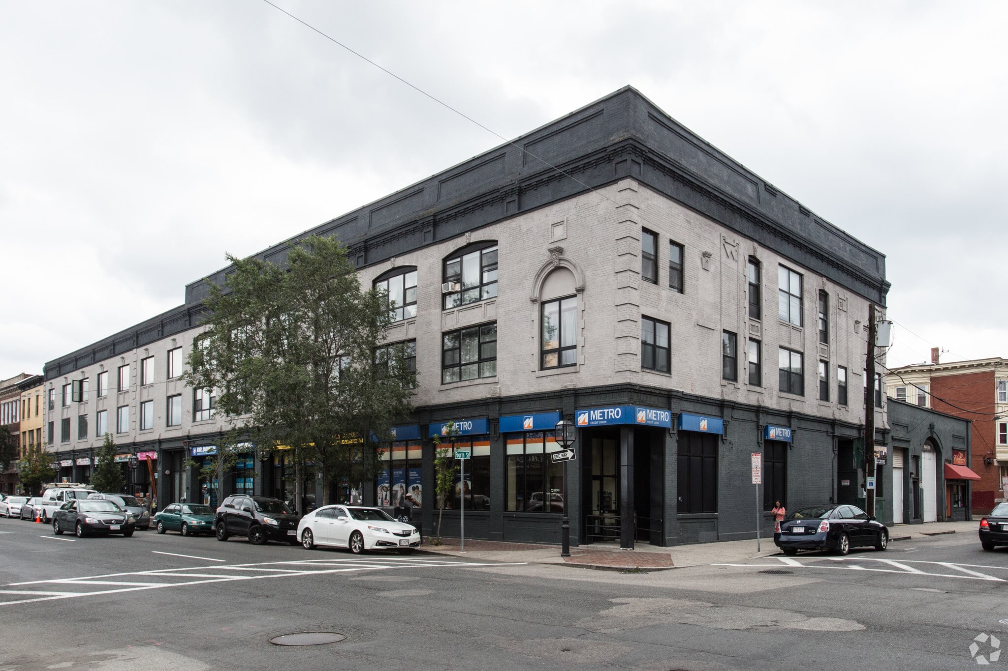 4th at Broadway Apartments