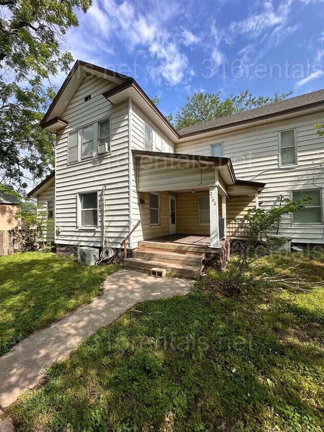 Foto principal - $725 - 1 Bedroom / 2 Bathroom - 2 story Ap...