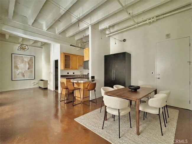 Building Photo - 312 W 5th St