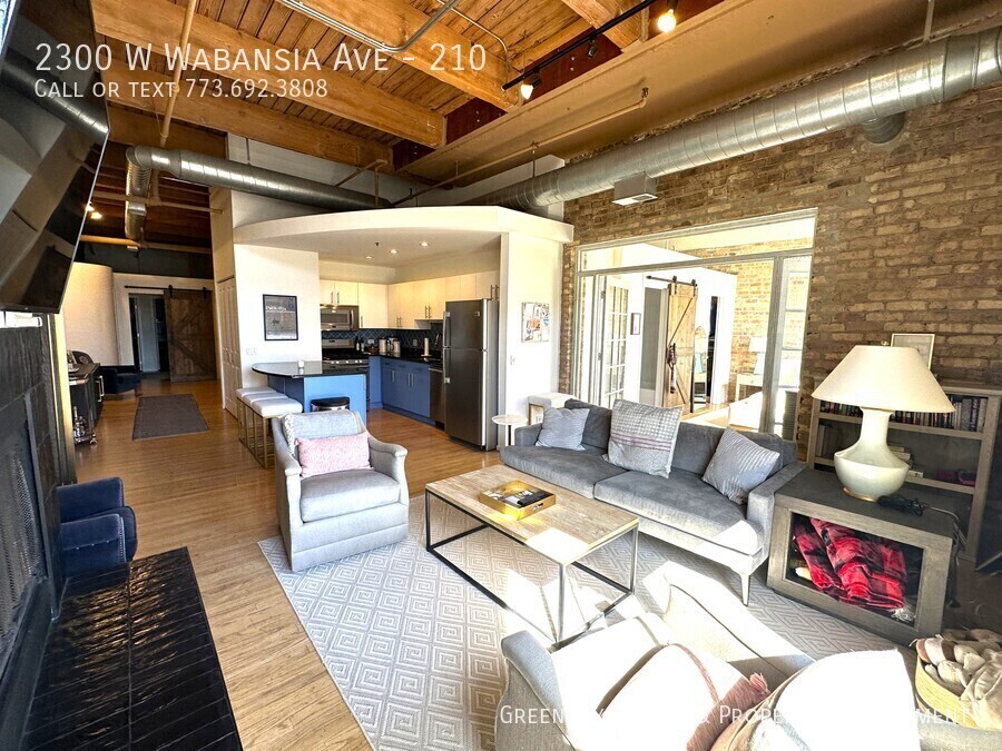 Foto principal - Bucktown, Beautiful, South-Facing Loft, 2 ...