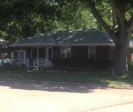 Building Photo - 1517 Windsor Way