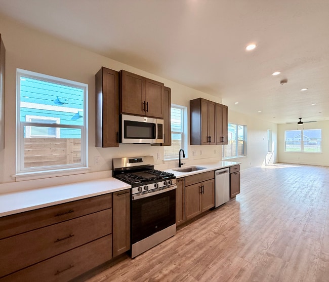 Building Photo - 604 Holstein Way
