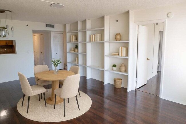 Foto del edificio - 4640 Lucerne Lakes Blvd W