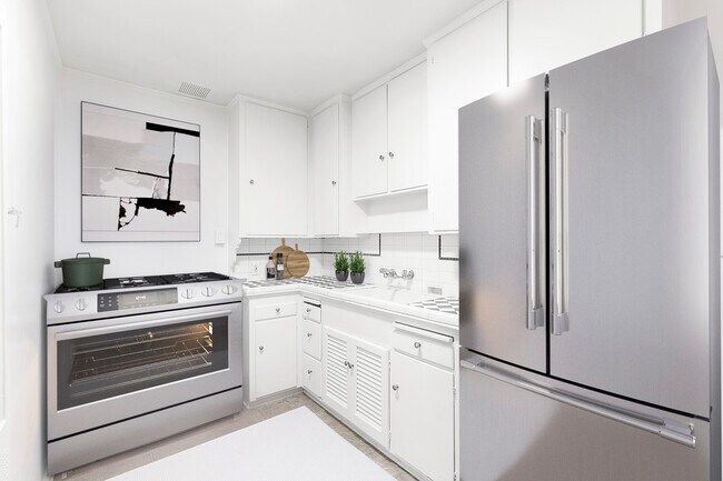 Building Photo - 1650 N Sierra Bonita Ave