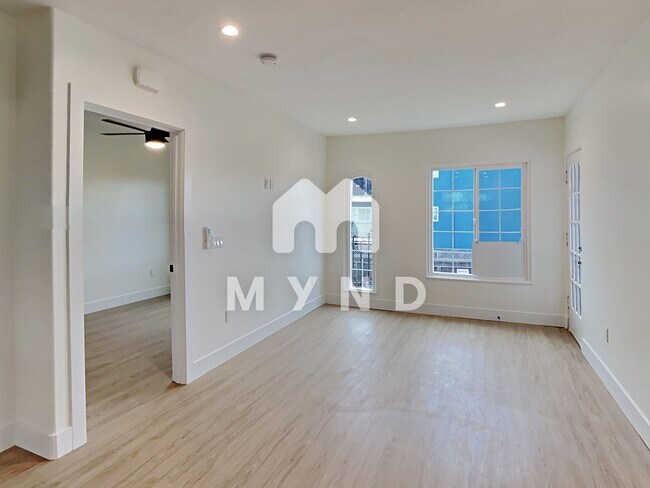 Building Photo - 3835 3rd Ave Apt 4