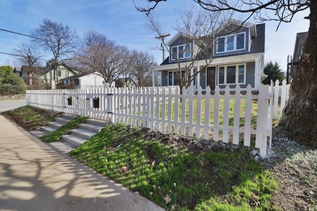 Building Photo - 628 Shelby Ave